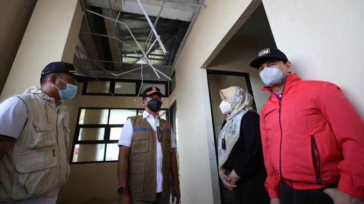 Kepala BNPB Letjen TNI Suharyanto meninjau lokasi terdampak gempa bumi M 6,6 di Kabupaten Pandeglang, Banten (Humas BNPB) | Foto: Istimewa