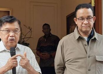 Mantan Wakil Presiden Jusuf Kalla (ki) dan Bacapres Koalisi Perubahan, Anies Baswedan saat menemui awak media di kediaman JK, Sabtu (7/10/2023) | Foto: Istimewa