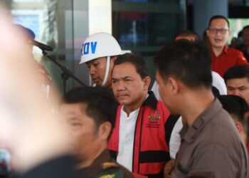 Anggota Badan Pemeriksaan Keuangan (BPK) RI Achsanul Qosasi (AQ) dalam kasus dugaan korupsi proyek menara base transceiver station (BTS) 4G ditetapkan jadi tersangka kasus korupsi BTS | Foto: istimewa