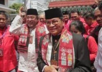 Pramono Anung dan Rano Karno (belakang) saat mendaftar ke KPUD DK Jakarta, Rabu (28/8/2024) | Foto: Istimewa